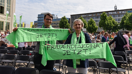 Forderung nach Frauendiakonat (auf dem Katholikentag in Leipzig) / © Harald Oppitz (KNA)